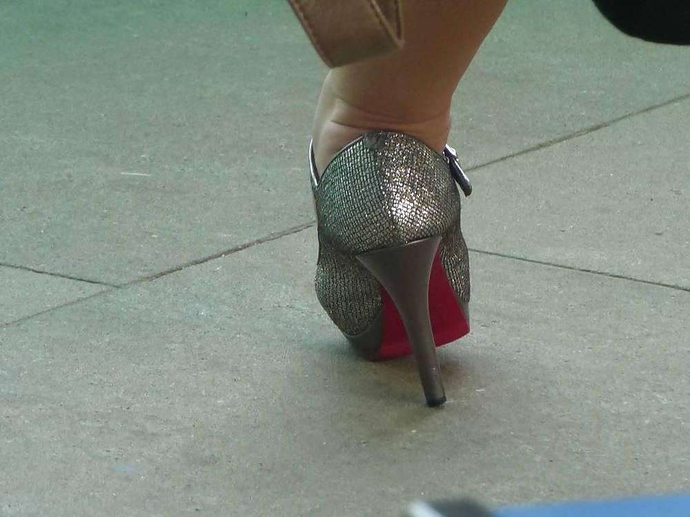 11P Japanese Candids - Feet on the Street 16