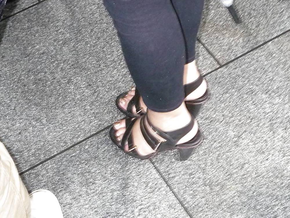 11P Japanese Candids - Feet on the Street 16