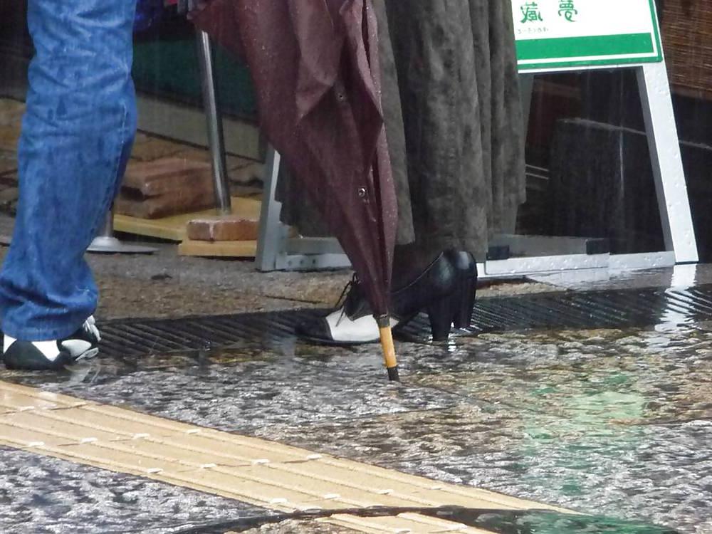 11P Japanese Candids - Feet on the Street 16
