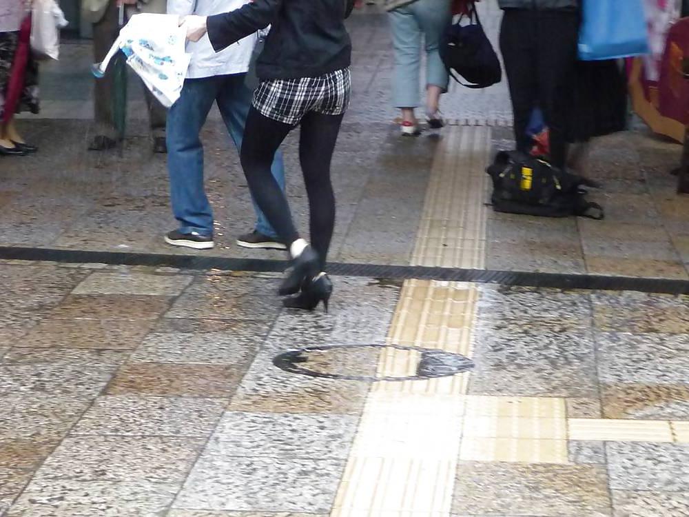 11P Japanese Candids - Feet on the Street 16