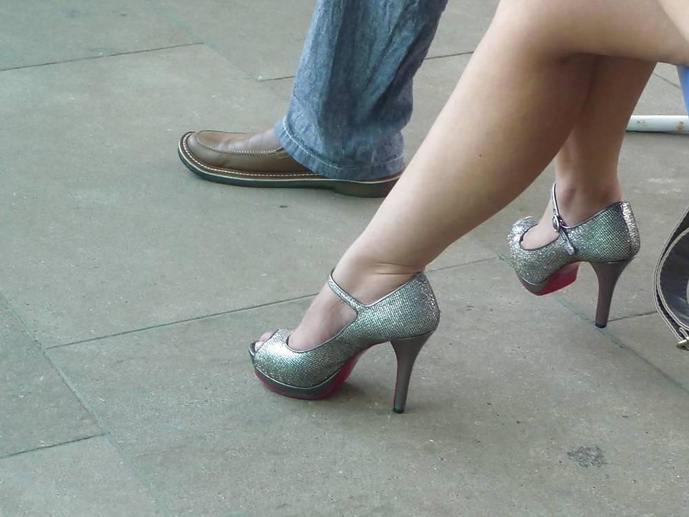 11P Japanese Candids - Feet on the Street 16