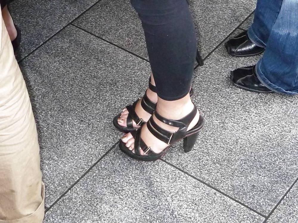 11P Japanese Candids - Feet on the Street 16
