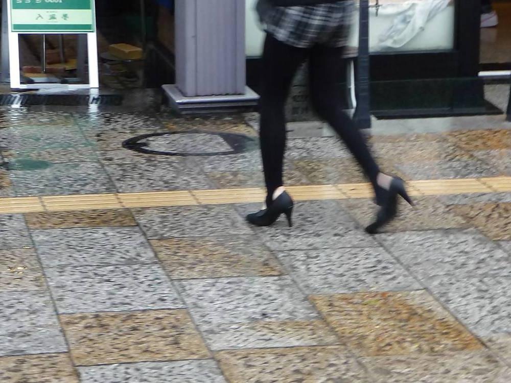 11P Japanese Candids - Feet on the Street 16