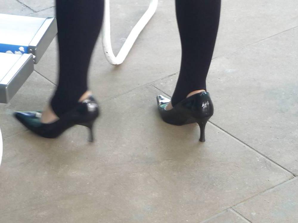11P Japanese Candids - Feet on the Street 16