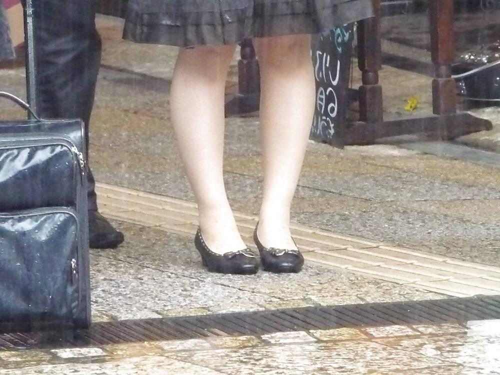 11P Japanese Candids - Feet on the Street 16
