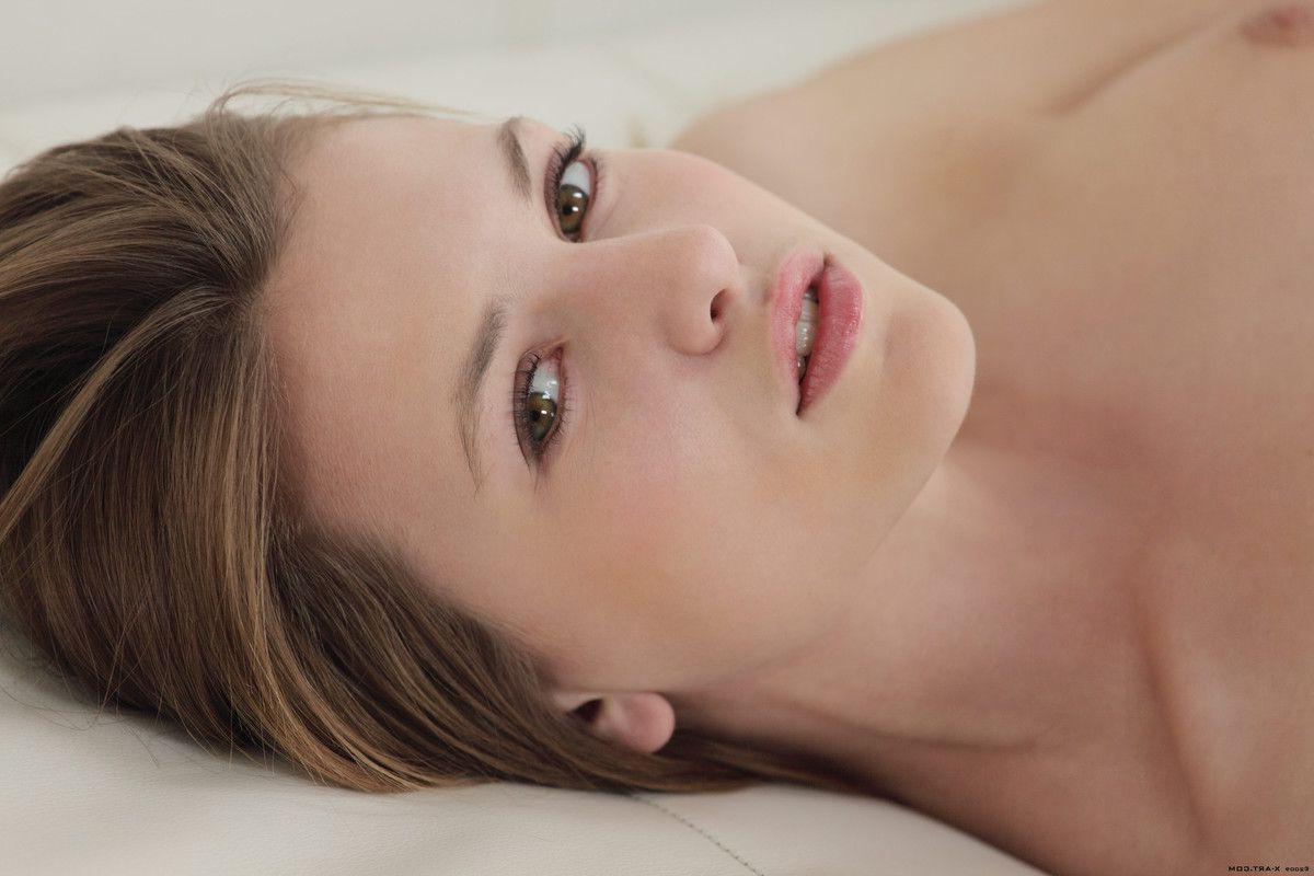 17P Pictures of a hot girl spreading her legs for you