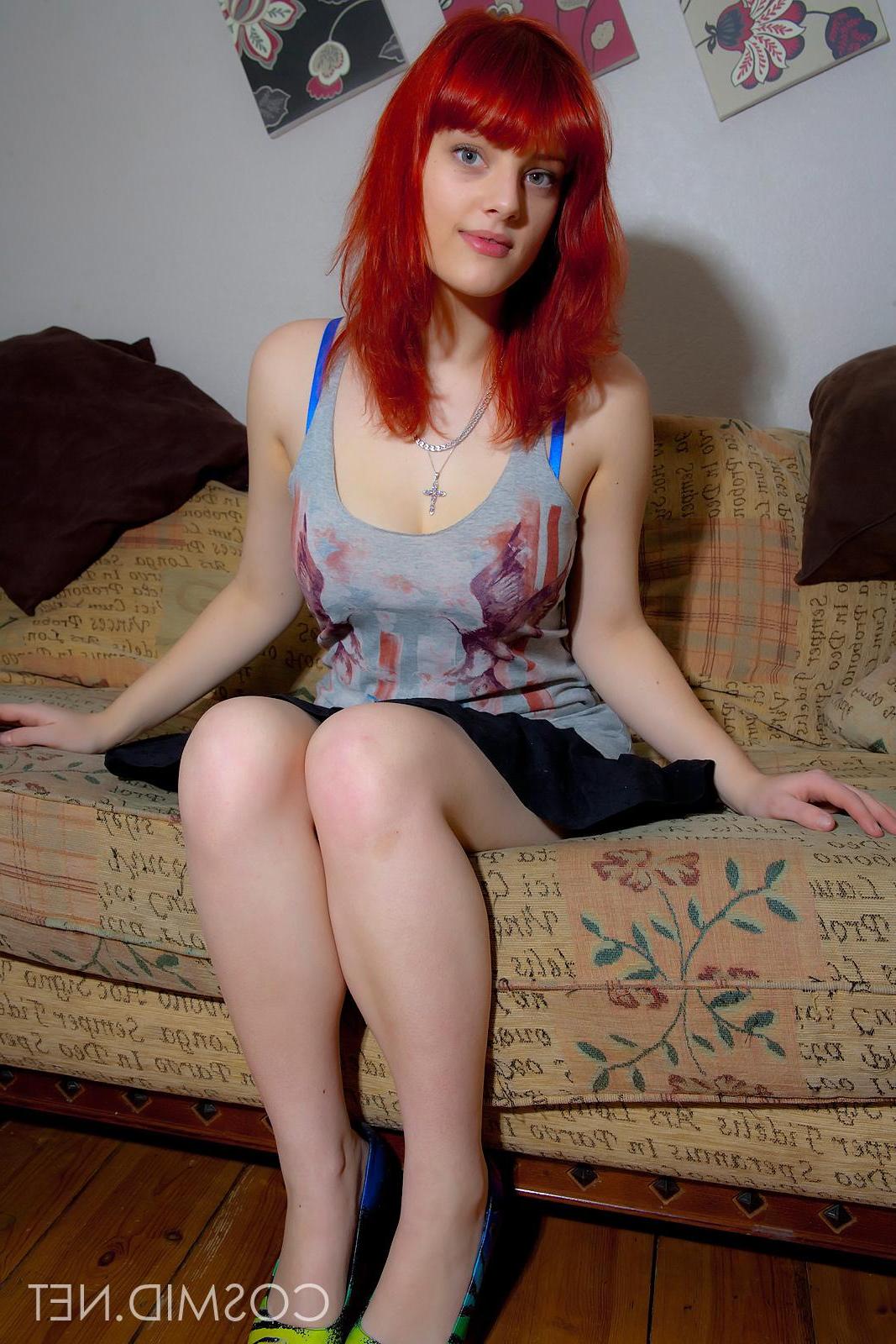 16P Pictures of redhead amateur Charlotte showing her big natural boobs