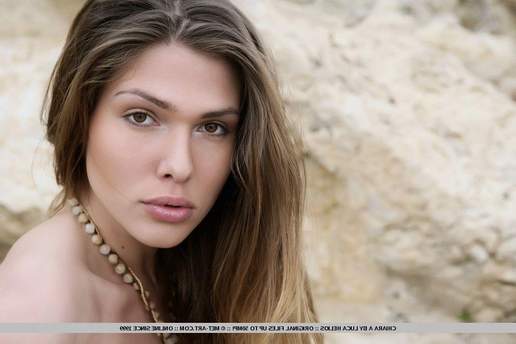 18P Pictures of Chiara A naked outside