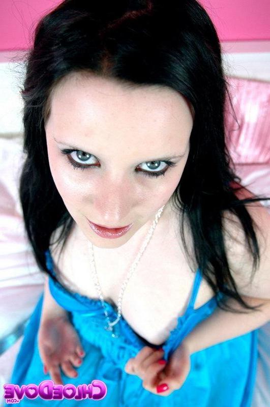 16P Pictures of teen Chloe Dove getting her pussy ready for you