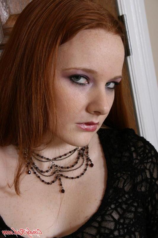 20P Pictures of goth teen Cindy Red showing you her tits