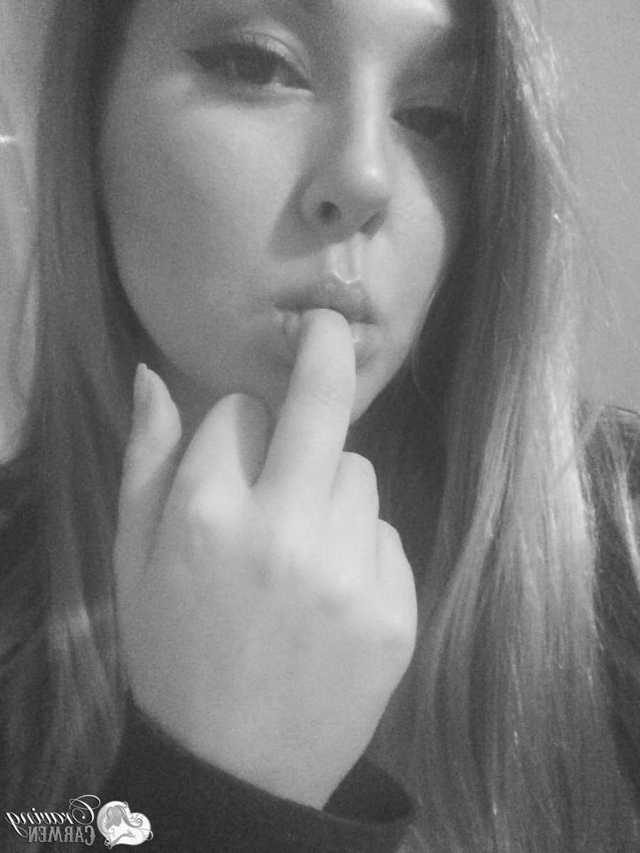 20P Hot girl Craving Carmen takes selfies in black and white