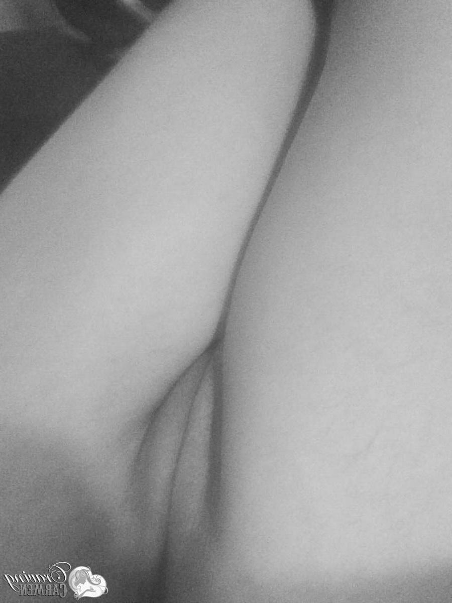 20P Hot girl Craving Carmen takes selfies in black and white