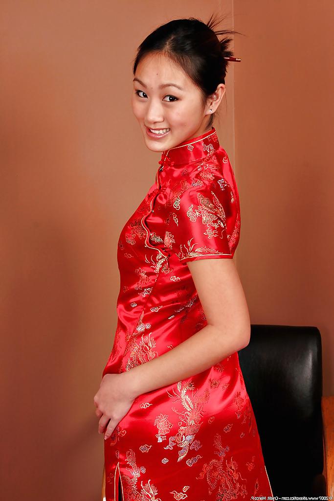 16P Asian amateur Evelyn Lin baring perfect babe type small tits and phat butt