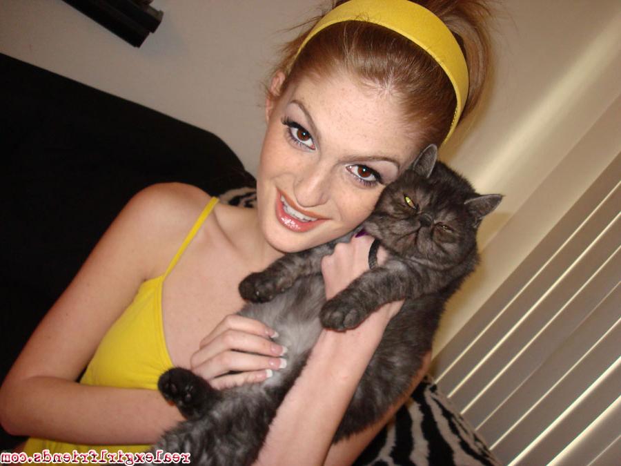 16P Young amateur redhead Faye Regan shows her gorgeous body