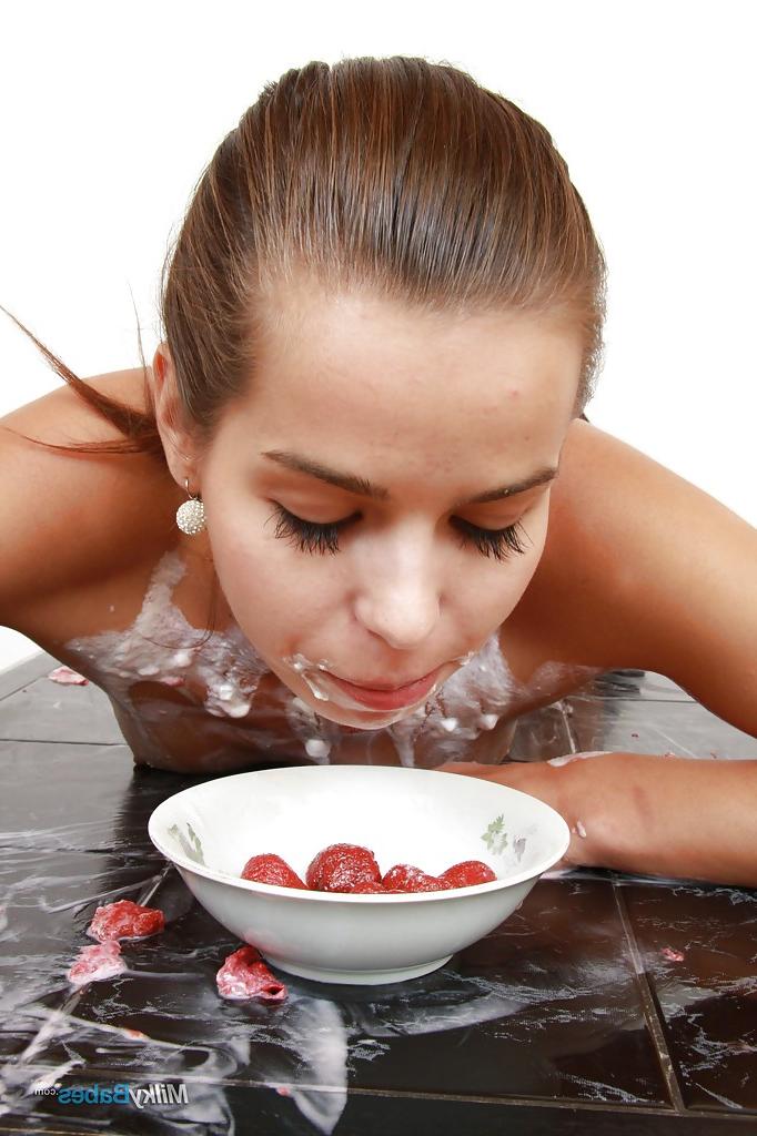 16P Skinny fetish babe in stockings makes some messy foodplay action