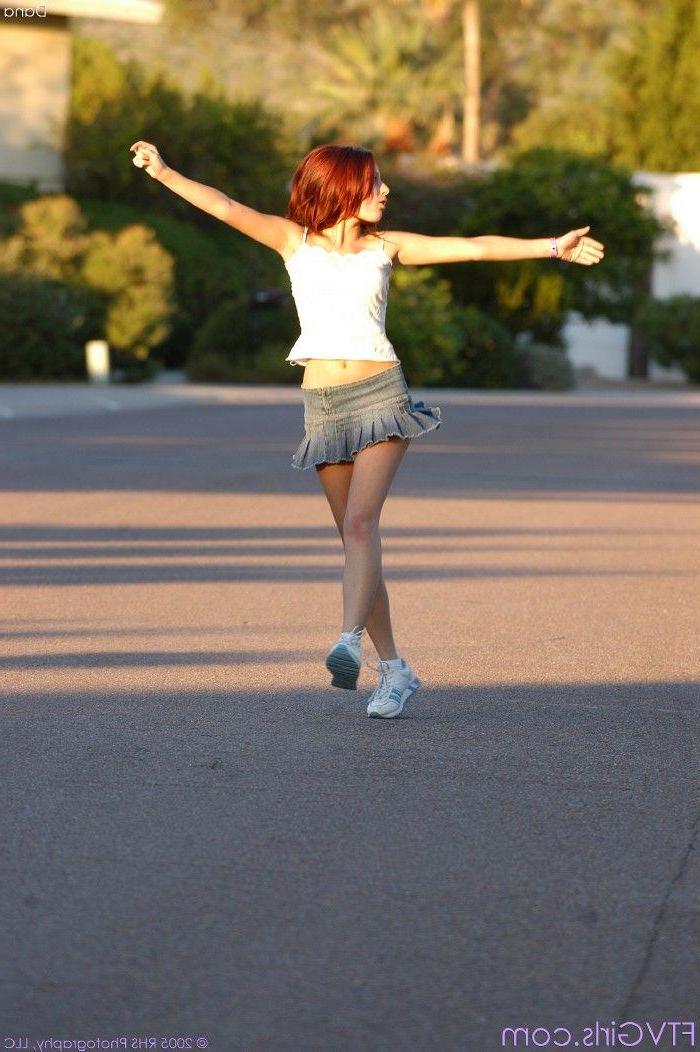 20P Pictures of Dana getting naughty on her jog
