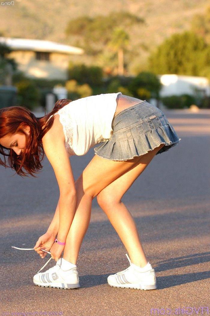 20P Pictures of Dana getting naughty on her jog