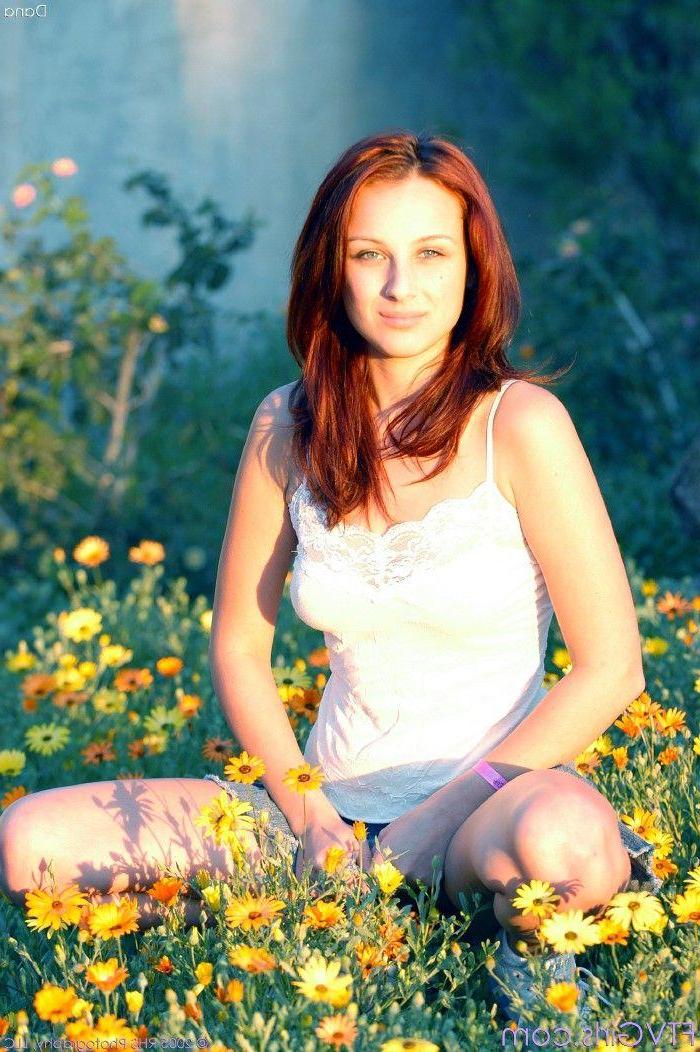 20P Pictures of Dana getting naughty on her jog