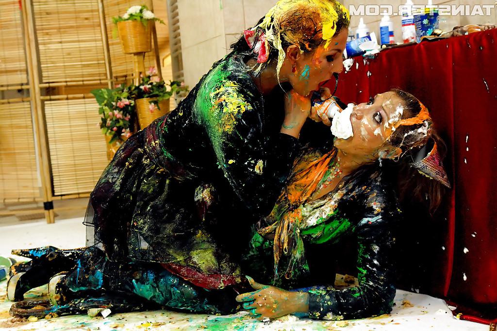 16P Fetish ladies Gina Killmer & Valentina Ross make some wild messy action