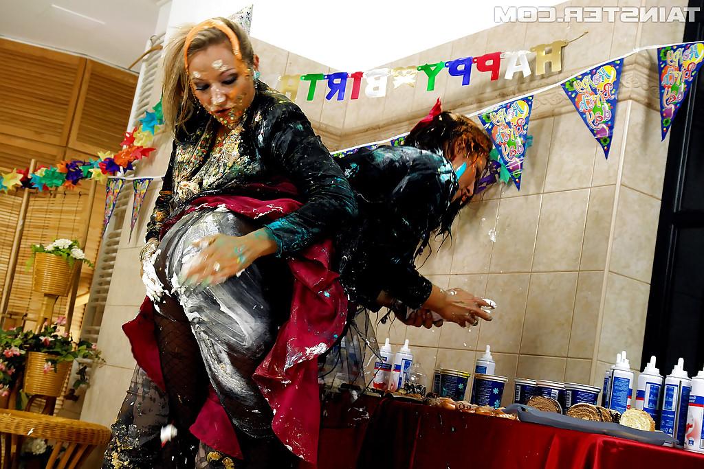 16P Fetish ladies Gina Killmer & Valentina Ross make some wild messy action