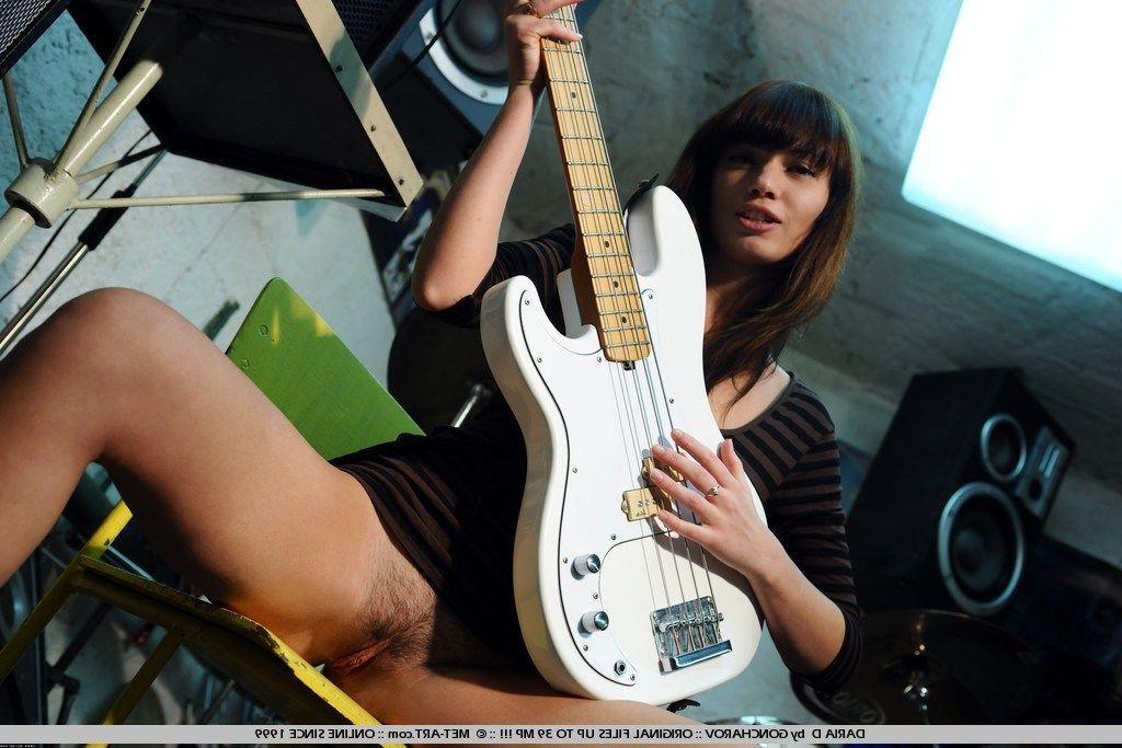 18P Pictures of Daria D stroking something long and hard