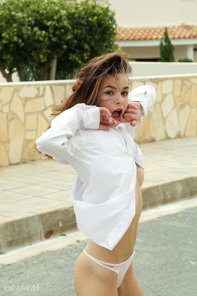 16P Debora Alta takes off all of her clothes and goes for a walk in public