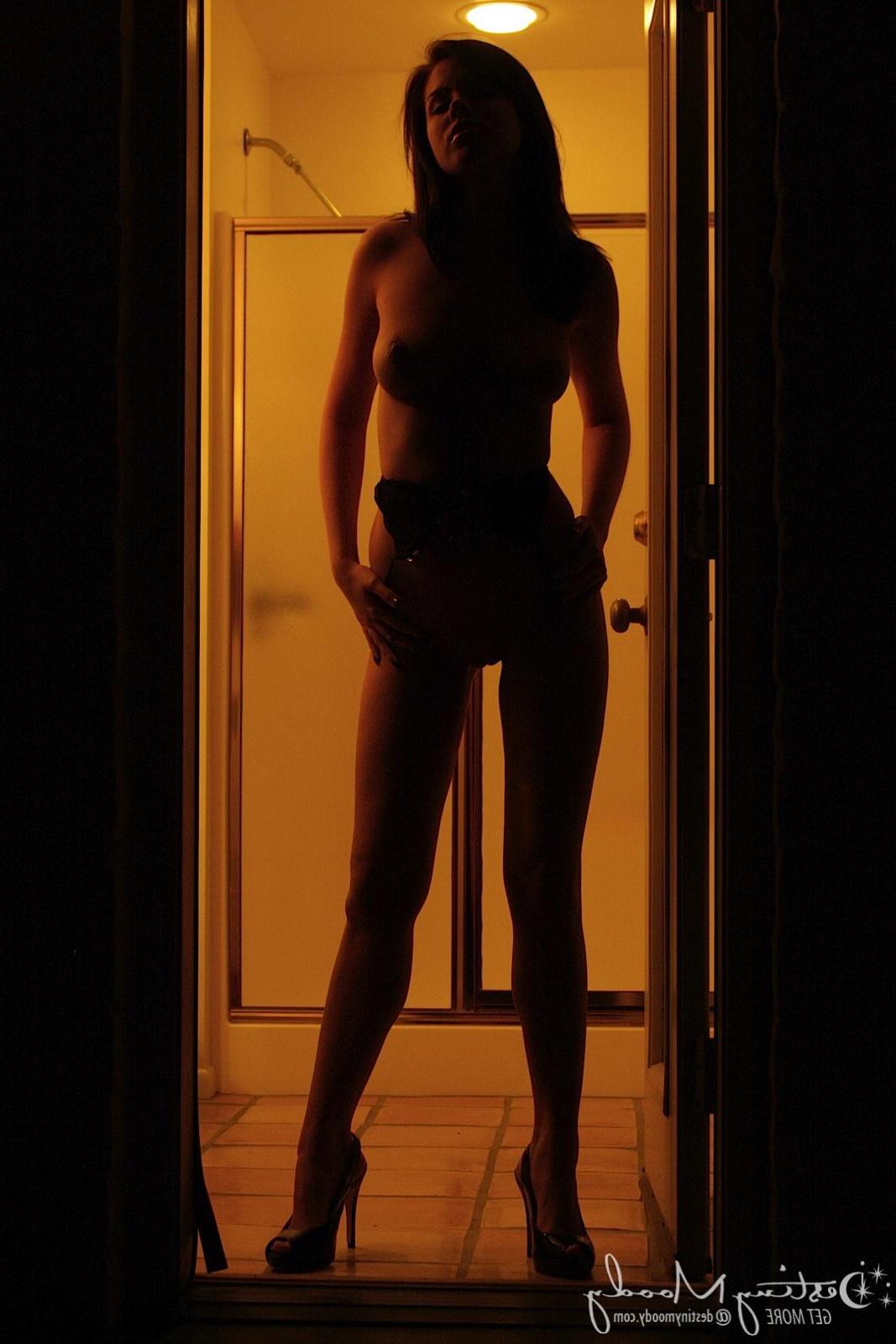 15P With a name like Destiny Moody you'd expect something erotic and dark like this nude photos series