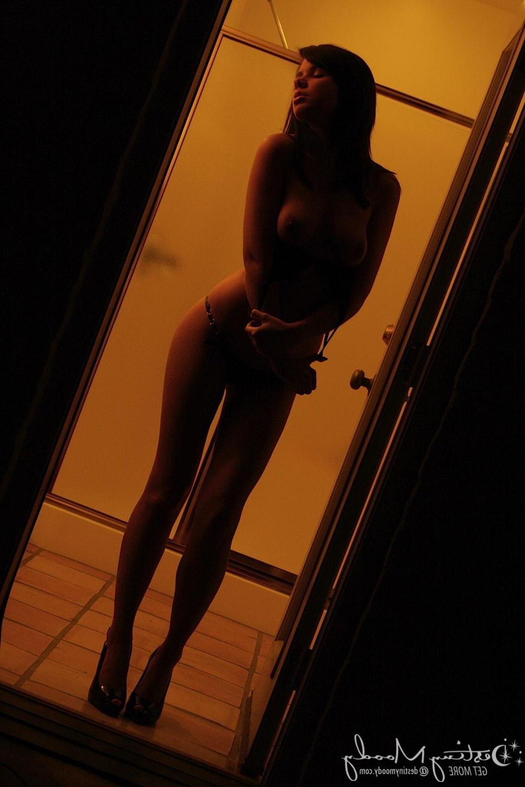 15P With a name like Destiny Moody you'd expect something erotic and dark like this nude photos series