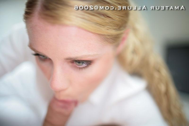 16P Gorgeous blonde girl Drew gets down to give a super hot blowjob