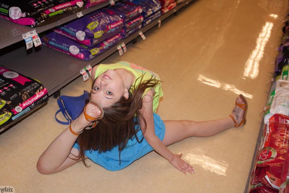 8P Redhead teen Elektra Rose gets naughty in public places
