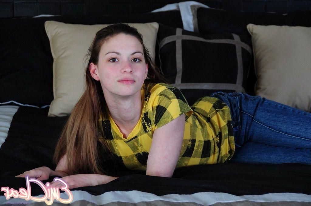20P Pictures of Emi Clear giving you some foot fetish action