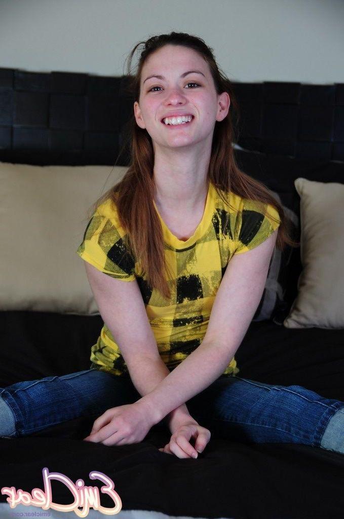 20P Pictures of Emi Clear giving you some foot fetish action