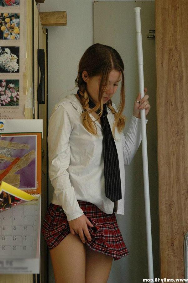 15P Pictures of schoolgirl Emily getting naughty after class