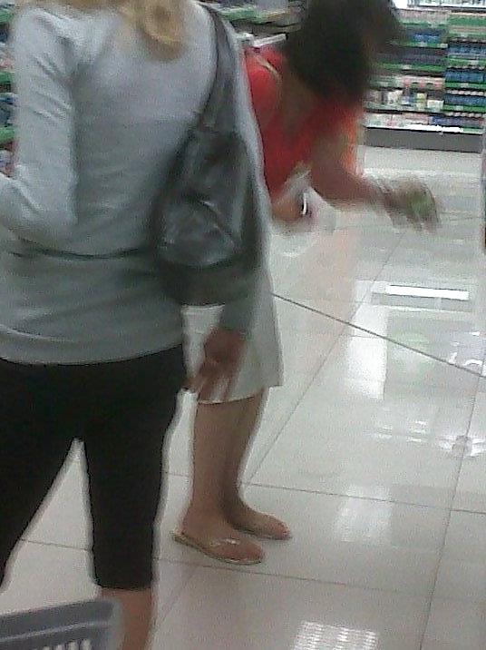 14P Sexy Candid Feet 