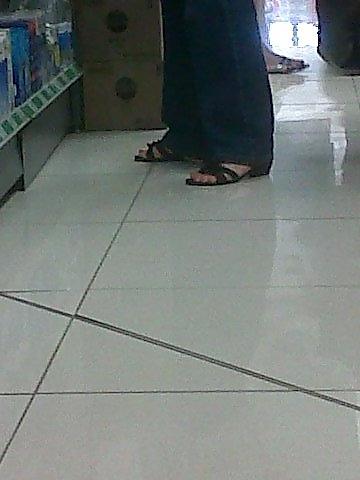 14P Sexy Candid Feet 