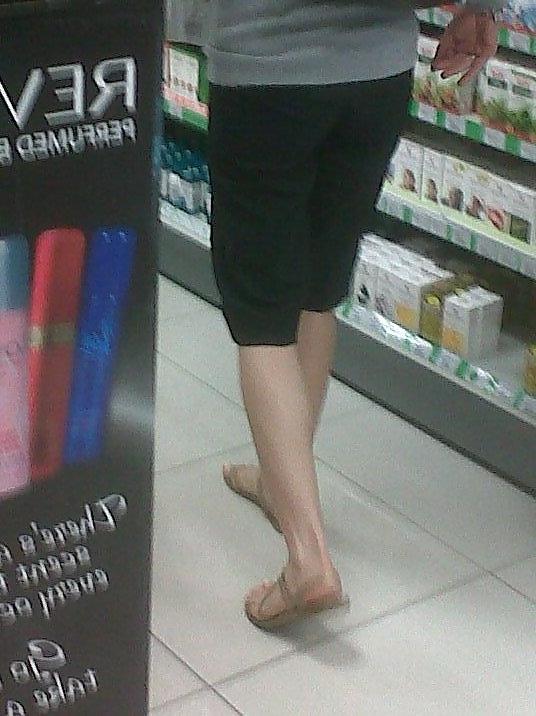 14P Sexy Candid Feet 
