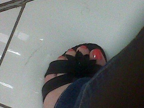 14P Sexy Candid Feet 