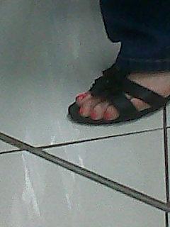 14P Sexy Candid Feet 