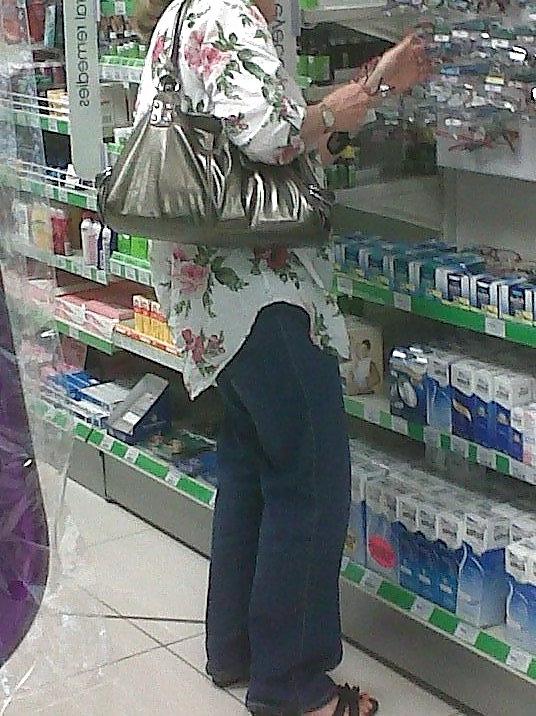 14P Sexy Candid Feet 
