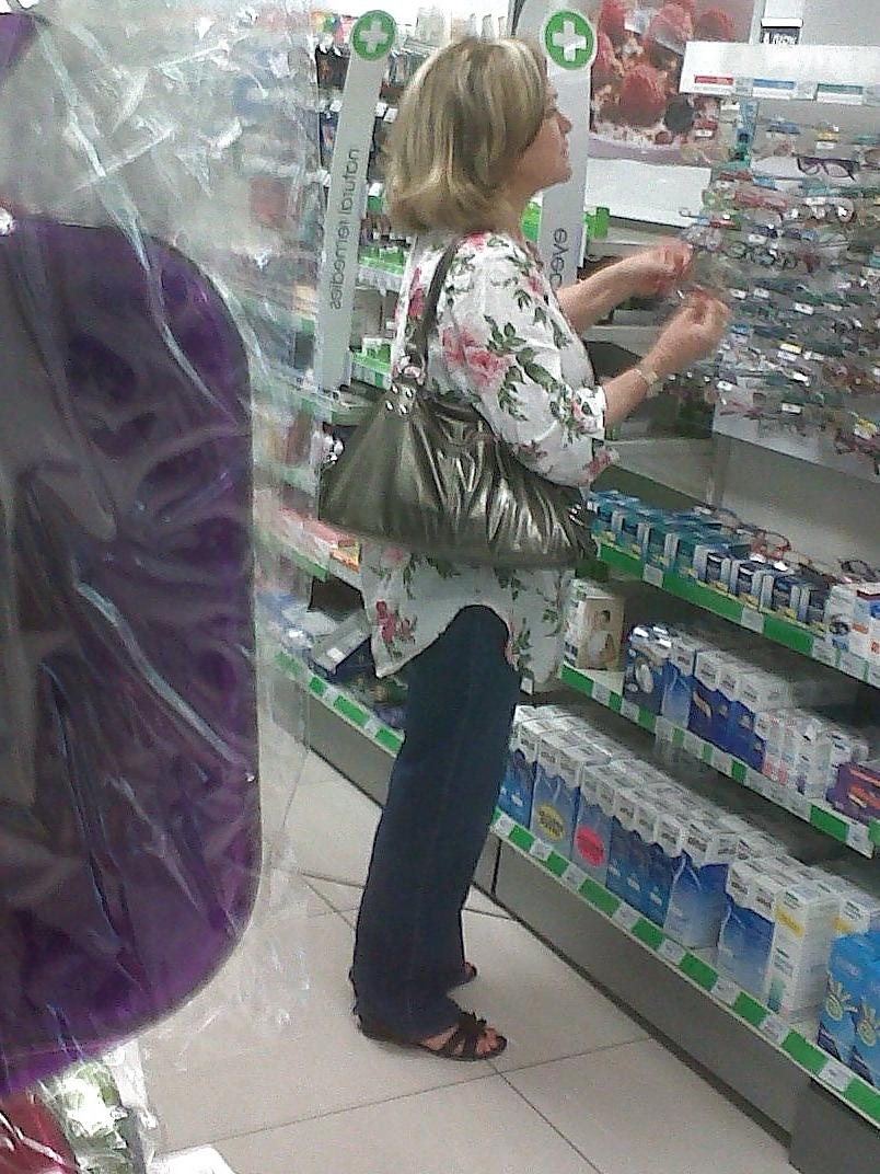 14P Sexy Candid Feet 