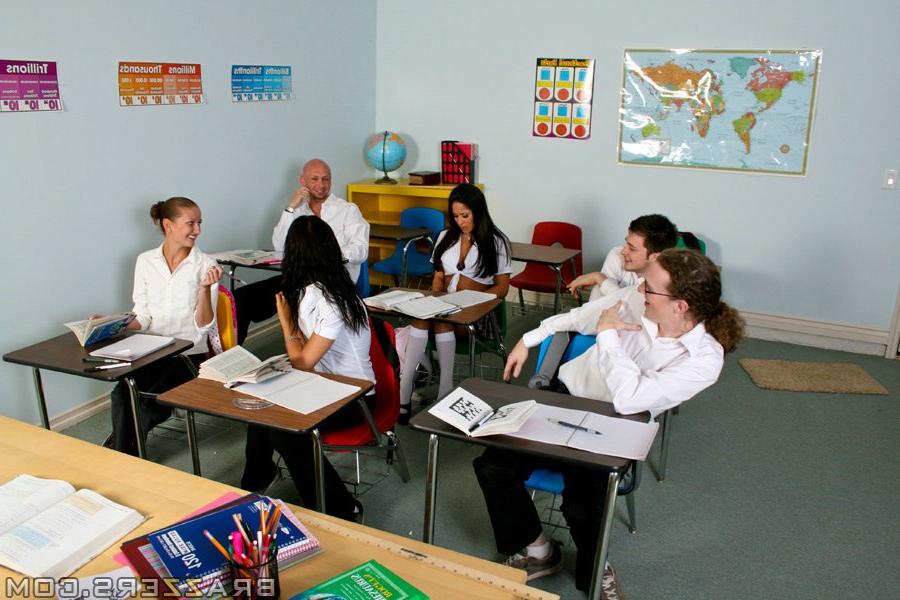 16P Latina babe Jenaveve Jolie gets a dick in her cunt in the classroom