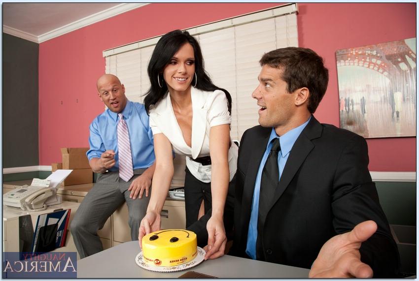 16P Office slut Jennifer Dark seduces her new well-hung workmate