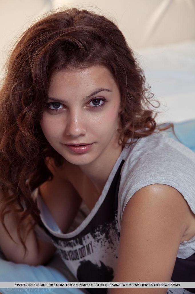18P Redhead teen Emma Sweet strips naked for you in "Kinere"