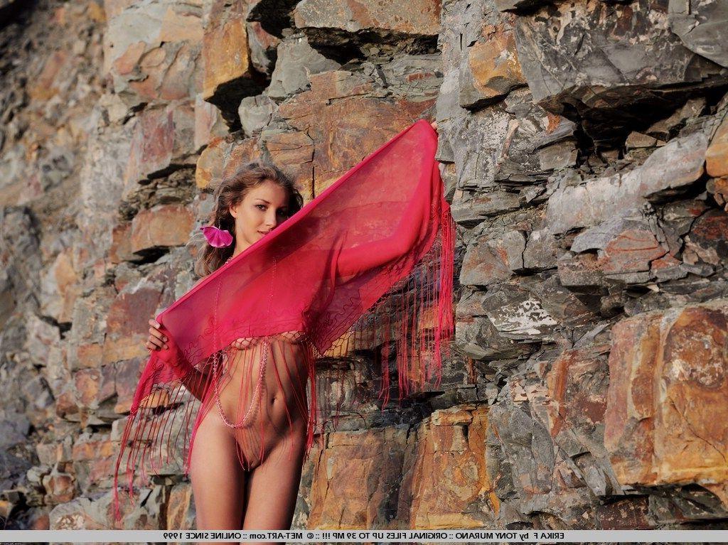 18P Pictures of Erika F naked for you outside