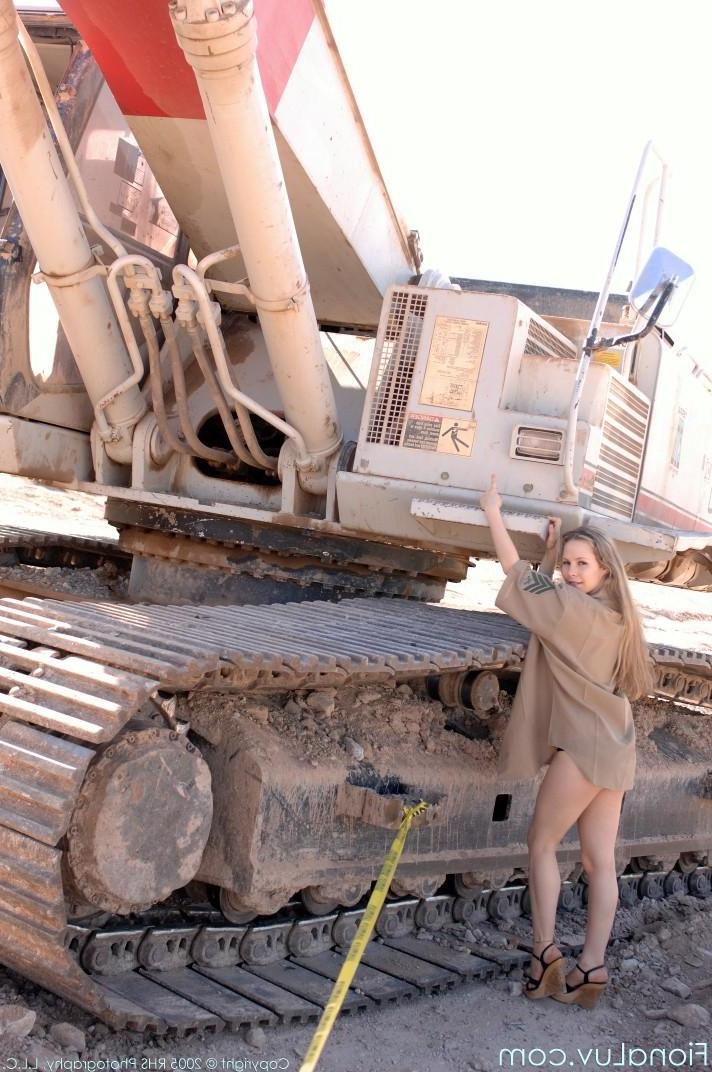 15P Fiona Luv gets naughty at a construction site