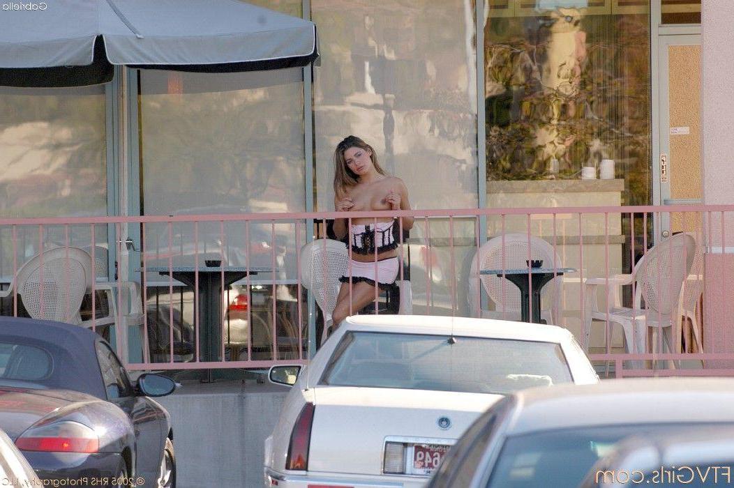 20P Pics of Gabriella strutting her stuff in public