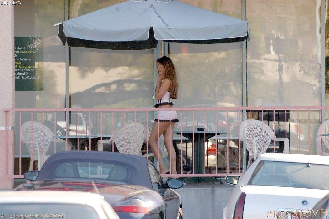 20P Pics of Gabriella strutting her stuff in public
