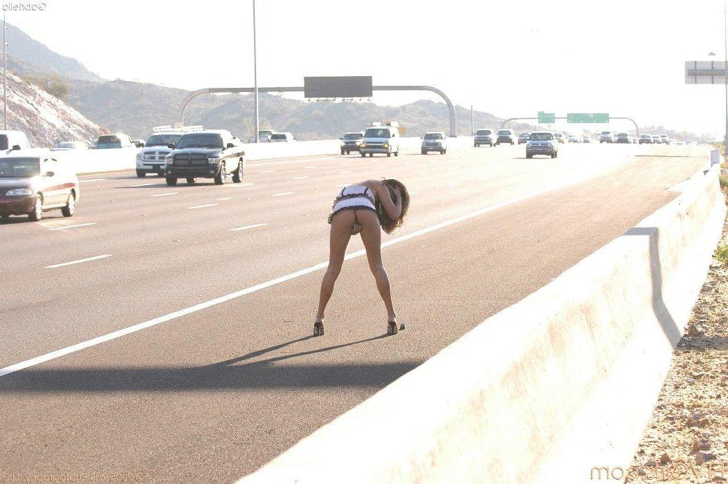 20P Pics of Gabriella strutting her stuff in public