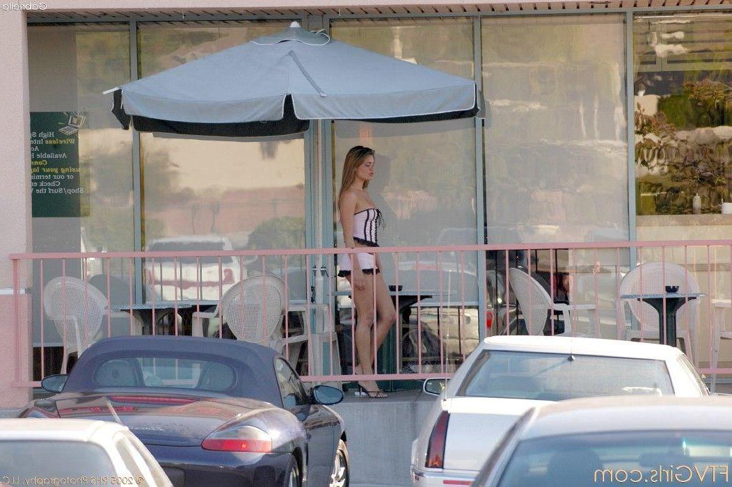 20P Pics of Gabriella strutting her stuff in public