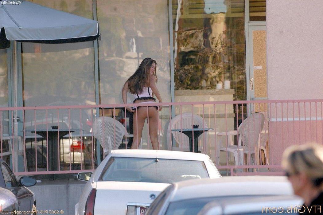 20P Pics of Gabriella strutting her stuff in public